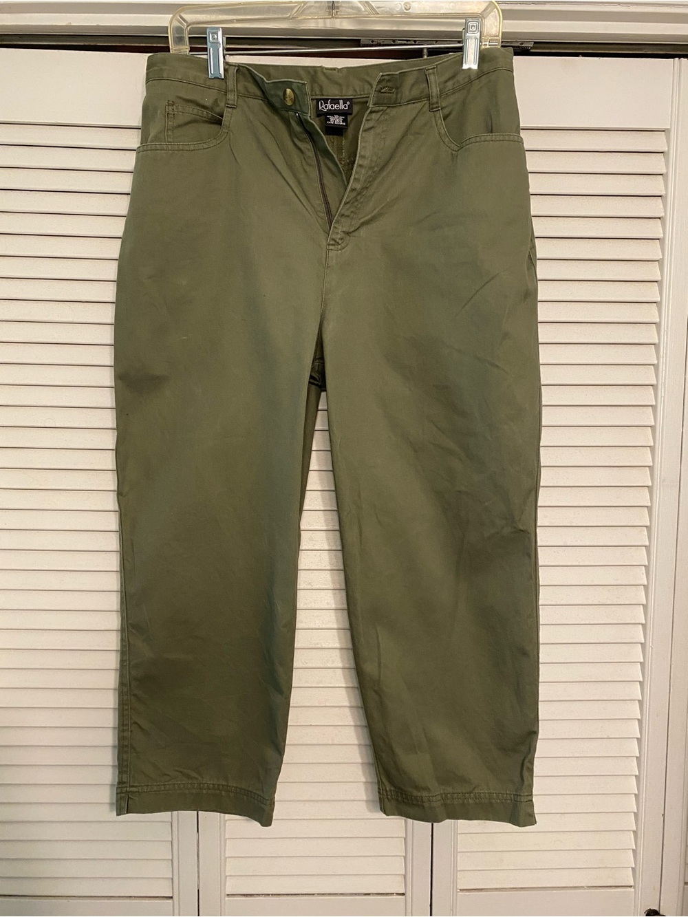 Women’s Olive Capri Pants